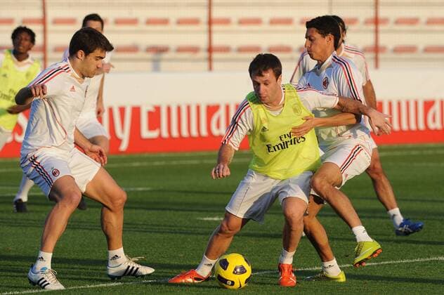 ANTONIO CASSANO (C), SOKRATIS PAPASTATHOPOULOS (L), BRUNO MONTELONGO (alle AC Mailand) -