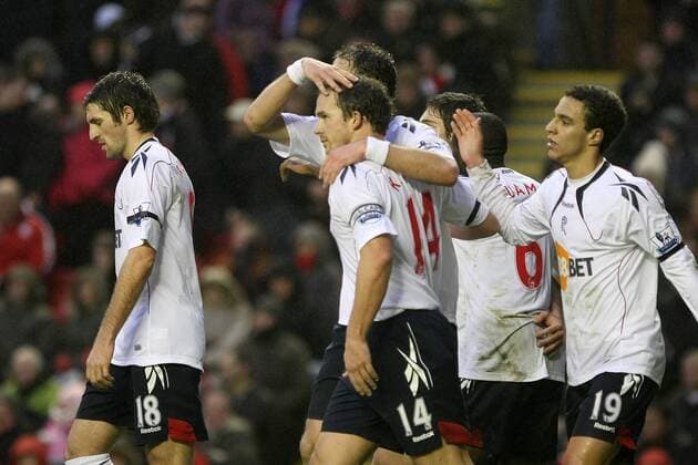 FC Liverpool (red) vs. Bolton Wanderers (white): Kevin Davies of Bolton is congratulated by team mates at Anfield  o0 Jubel Freude