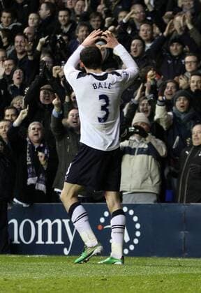 Tottenhams Gareth Bale celebrates scoring his sides opening goal --- Barclays Premier League 2010 2011 - Tottenham Hotspur, 1st January, 2011 EDITORIAL USE ONLY. No use with unauthorised audio, video, data, fixture lists, club league logos or live services. Online in-match use limited to 120 images, no video emulation. No use in betting, games or single club league player publications. o0 Aktion Jubel Freude Zuschauer Fans