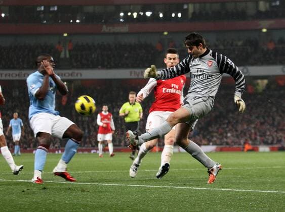 Arsenal s Lukasz Fabianski clears the ball, Arsenal FC London (red) - Manchester City (blue) EDITORIAL USE ONLY. No use with unauthorised audio, video, data, fixture lists, club league logos or live services. Online in-match use limited to 120 images, no video emulation. No use in betting, games or single club league player publications.