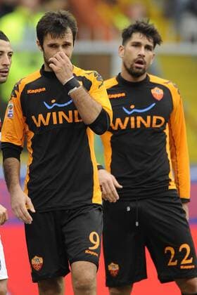 Serie A Sampdoria Genua (blau) - AS Rom (schwarz orange) --- L-R Mirko Vucinic-Marco Borriello 
