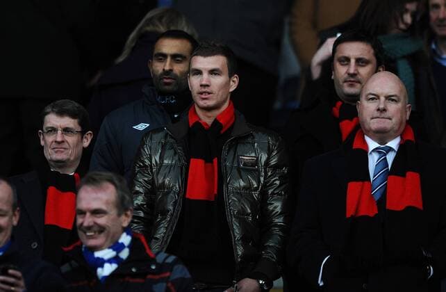 Football - FA Cup Third Round - Leicester City (blue) vs. Manchester City (white) --- Man City s new signing Edin Dzeko watches from the stands at the Walkers Stadium, Leicester 