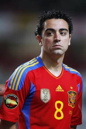 Xavi Hernandez (ESP), Portugal (weiß) - Spanien (rot), Lissabon  (004372)