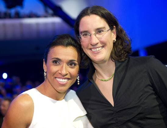 Li. Marta, BRA, Weltfußballerin 2010, re. Birgit Prinz, GER FIFA Ballon d Or Player Gala in Zürich  o0 Freude Weltfußballer Spieler Spielerin Sieg privat des Jahres