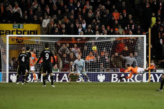 Premier League Blackpool FC (orange) vs. Liverpool FC (black) 2:1 Blackpool s DJ Campbell (R) heads home his sides second goal at Bloomfield Road  o0 Dudley