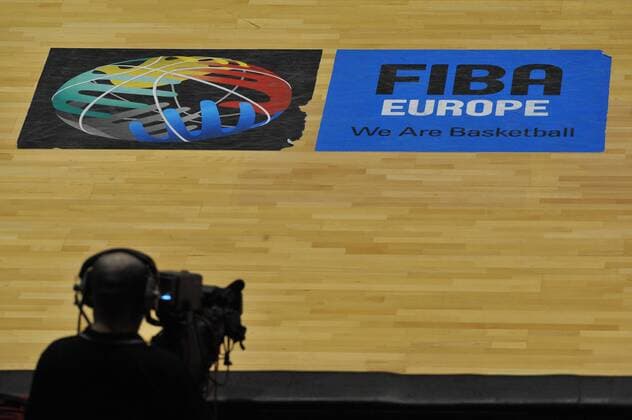 Cameraman records during Group C Europa League game ZVVZ USK Praha - VICI Aistes Kaunas in basketball on January 12, 2011 in Prague. (CTKxPhoto MartinxSalajka)  CTKPhoto729201101120463701 o0 Logo Verbandslogo Schriftzug FIBA Europe we are basketball