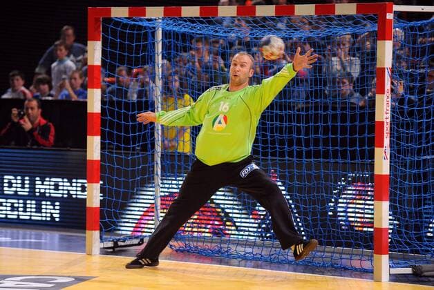 Handball : Frankreich (weiß) - Kroatien (rot) - 24. Tournoi FDJ de Paris Ile de France - Finale - 09.01.2011 - Thierry Omeyer ( Torhüter Frankreich ) - ABIBARDxFEP - 