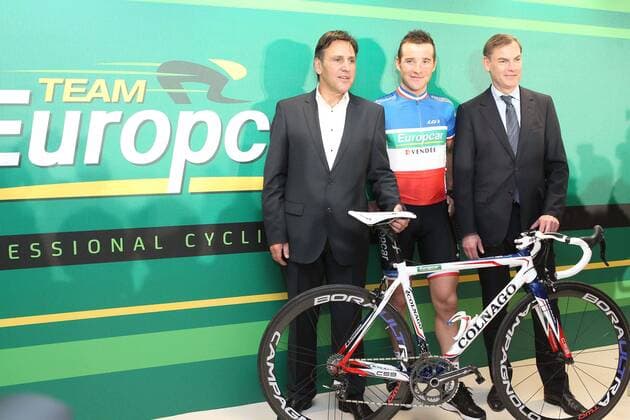 Radsport : Präsentation Team Europcar - 14.01.2011 - V.li. Jean Rene Bernaudeau (Team Manager) Thomas Voeckler (Im Meistertrikot, FRA) Philippe Guillemot (Generaldirektor Europcar) --- xGwendolineLeGoffx  o0 people Wirtschaft