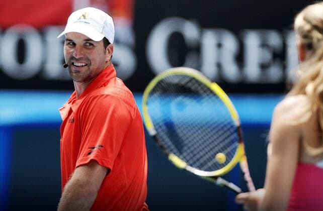 TENNIS - ATP, Australian Open MELBOURNE,AUSTRALIEN,16.JAN.11 - TENNIS - ATP World Tour, Grand Slam, Australian Open 2011, Rally for Relief, Spendenaktion fuer die Flutopfer in Queensland und Victoria. Bild zeigt v.li. Patrick Rafter (Australien ). 