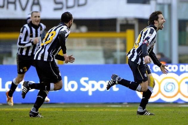 Turin, 16 01 2011 - Juventus Turin (schwarz) vs AS Bari (rot): Torjubel Alessandro Del Piero (R) 