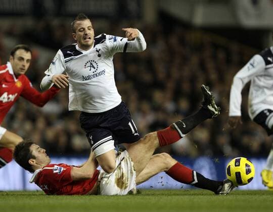 Tottenhams Rafael Van Der Vaart tussles with Manchester Uniteds Michael Carrick - Barclays Premier League, Tottenham Hotspur (white) v Manchester United Manu (red) 16th January, 2011 EDITORIAL USE ONLY. No use with unauthorised audio, video, data, fixture lists, club league logos or live services. Online in-match use limited to 120 images, no video emulation. No use in betting, games or single club league player publications.
