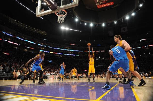 January 17, 2011: Los Angeles Lakers Kobe Bryant during a game against the Oklahoma City Thunder during a game 101-94 decision Monday at Staples Center in Los Angeles, CA. Icon11011711155 EDITORIAL USE ONLY