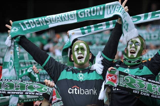 Fußball Bundesliga, 18. Spieltag, SV Werder Bremen (15.01.2011): Werder Fans vor dem Spiel.