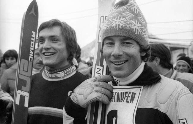 Ingemar Stenmark (Schweden, re.), Sieger im Slalom Weltcup 1977 1978 in Oberstaufen, und der zweitplazierte Klaus Heidegger (Österreich) Alpiner Skilauf Herren Weltcup 1977 1978, Welt Cup, Worldcup, World, WC, Ski Alpin, Skisport, Slalom Gruppe Oberstaufen Freude,