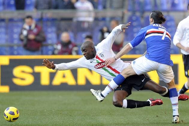 Sampdoria Genua (blau) vs Juventus Turin (Juve): v.li. Mohammed Sissoko-Daniele Mannini 