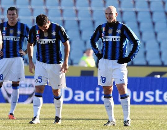 Enttäuschung bei Inter s Esteban Cambiasso (R) - Udinese Calcio vs Inter Mailand (schwarzblau) - NicoloXZangirolami