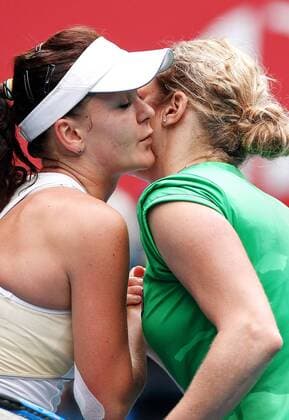 TENNIS - WTA, Australian Open MELBOURNE,AUSTRALIEN,26.JAN.11 - TENNIS - WTA Tour, Grand Slam, Australian Open 2011. Bild zeigt Agnieszka Radwanska (Polen, li.) und Kim Clijsters (BEL). 