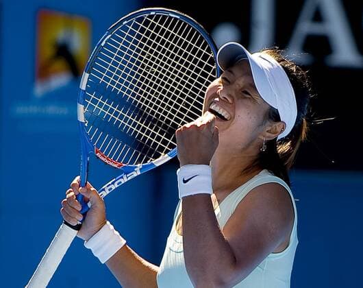 China s Li Na jubilates for the victory after the women s singles semifinal match at the Australian Open tennis tournament in Melbourne, Australia, Jan. 27, 2011. ---  o0 Jubel Freude
