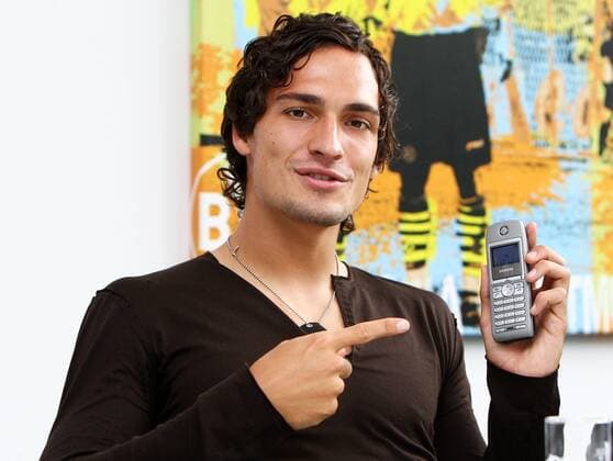 Montag, 16.08.2010, 1. Bundesliga Saison 10 11 - in Dortmund, BVB Borussia Dortmund, Telefonaktion mit Mats Hummels (BVB) von dem Kicker Sportmagazin