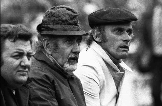 Trainer Udo Lattek (re.) und Manager Robert Schwan (beide Bayern). Eintracht Braunschweig gegen FC Bayern München 3-1 am 05.10.1974. o0 1. BL, Saison 1974 1975, Funktionär, Aufmacher,