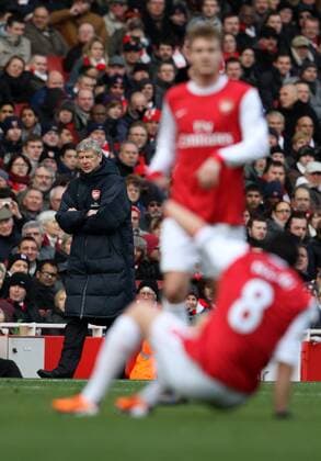 Arsenals coach Arsene Wenger (L) looks on as Samir Nasri (front) goes off injured with a hamstring problem - FA Cup - Arsenal FC London - Huddersfield Town - EDITORIAL USE ONLY. No use with unauthorised audio, video, data, fixture lists, club league logos or live services. Online in-match use limited to 120 images, no video emulation. No use in betting, games or single club league player publications.