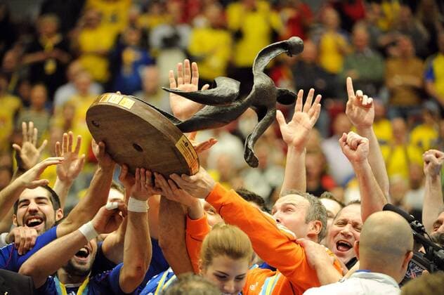 Malmö, Schweden, 30.1.2011 Männer, Handball-Weltmeisterschaft, Finale, Frankreich - Dänemark 37-35 n. Verl. Frankreich ist Weltmeister 2011 o0 Trophäe Pokal Objekte o0 Jubel Freude