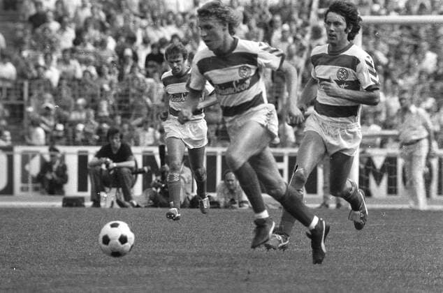 Bernd Lehmann (Mitte), Theo Bücker (re.) und Bernard Dietz (alle Duisburg). DFB Pokal Endspiel Saison 1974 1975 Eintracht Frankfurt gegen MSV Duisburg 1:0 am 21.06.1975 im Niedersachsenstadion in Hannover. o0 Pokalspiel, Pokalfinale