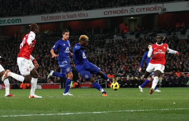 Everton FCs Louis Saha (C) scoring his sides opening goal Barclays Premier League Arsenal FC (red) v Everton FC 1st February, 2011 EDITORIAL USE ONLY. No use with unauthorised audio, video, data, fixture lists, club league logos or live services. Online in-match use limited to 120 images, no video emulation. No use in betting, games or single club league player publications.