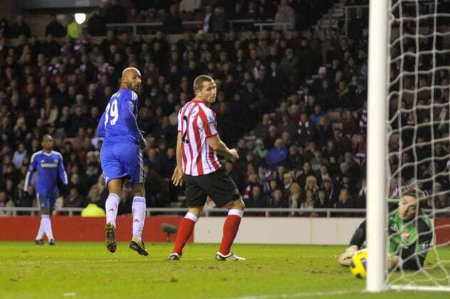 FC Chelsea s Nicolas Anelka (L) scores his side s fourth goal. Barclays Premier League AFC Sunderland v FC Chelsea 1st February, 2011 EDITORIAL USE ONLY. No use with unauthorised audio, video, data, fixture lists, club league logos or live services. Online in-match use limited to 120 images, no video emulation. No use in betting, games or single club league player publications. o0 Tor