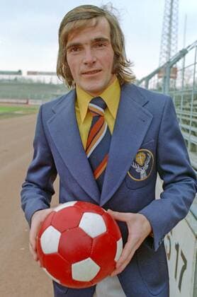 Torwart Bernd Franke (Braunschweig) - Präsentation der Vereinsanzüge von Eintracht Braunschweig mit dem neuen Logo des Hauptsponsors Jägermeister o0 Präsentation, Pressetermin, 1. BL, Saison 1972 1973, Fotoshooting, Outfit, Anzug, Vereinsanzug