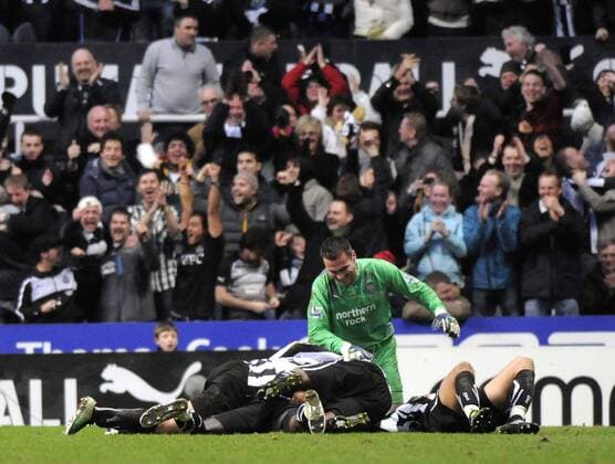 Newcastle s goalkeeper Steve Harper --- Newcastle United vs. Arsenal FC EDITORIAL USE ONLY. No use with unauthorised audio, video, data, fixture lists, club league logos or live services. Online in-match use limited to 120 images, no video emulation. No use in betting, games or single club league player publications. o0 Jubel Freude
