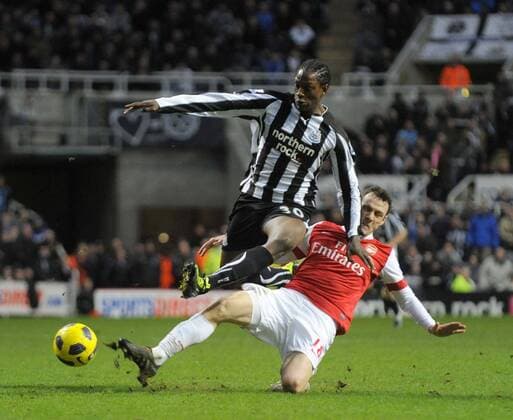 Newcastle s Nile Ranger (L) and Arsenal s Sebastien Squillaci --- Newcastle United vs. Arsenal FC EDITORIAL USE ONLY. No use with unauthorised audio, video, data, fixture lists, club league logos or live services. Online in-match use limited to 120 images, no video emulation. No use in betting, games or single club league player publications. o0 Kampf Grätsche, grätschen, Tackling
