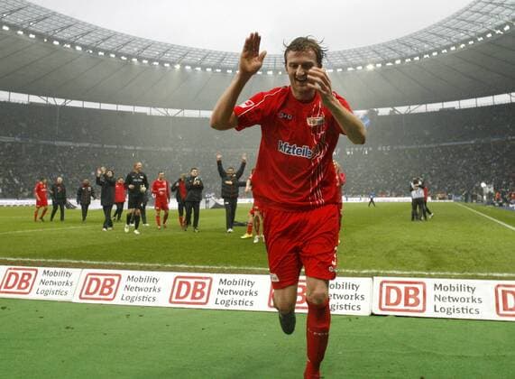Hertha BSC Berlin (blau) - 1. FC Union Berlin (rot), Dominik PEITZ o0 Jubel, Freude Sponsor, Werbepartner, Werbung, Wirtschaft DB Mobility Networks Logistics