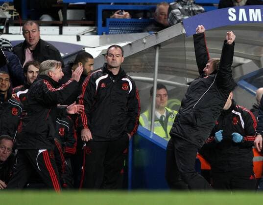Liverpools Coach Kenny Dalglish celebrates at the final whistle Assistant Steve Clarke (centre) keeps it cool Barclays Premier League Chelsea FC London (blue) vs. FC Liverpool (red) 0:1 EDITORIAL USE ONLY. No use with unauthorised audio, video, data, fixture lists, club league logos or live services. Online in-match use limited to 120 images, no video emulation. No use in betting, games or single club league player publications. o0 Jubel, Freude