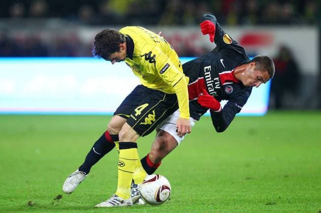 Donnerstag 21.10.2010, UEFA Europa League, Saison 10 11 - in Dortmund, BVB Borussia Dortmund - Paris St. Germain, Markus Feulner (BVB) gegen Jeremy Clement (PSG) DeFodi018