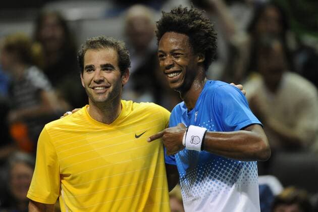 San Jose, Pete Sampras (USA, li.) and Gael Monfils (FRA) pose for a picture taken during an exhibition match - ZUMAq48 o0 Showmatch