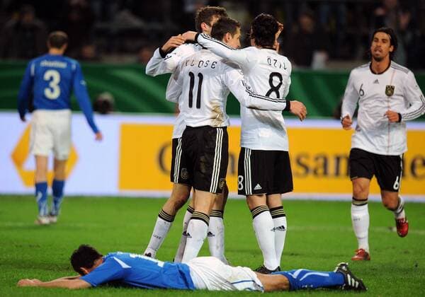L to R: Thomas Müller, Miroslav KLOSE, Mesut Özil and Sami Khedira (GER) celebrate scoring Dortmund, Germany Vs Italy - Friendly Match NicoloxZangirolami o0 Jubel, Freude