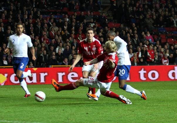 Englands Ashley Young (R) scoring his sides second goal against Simon Kjaer (front) and Daniel Agger (C, Denmark) International Friendly Denmark v England 9th February, 2011 EDITORIAL USE ONLY. No use with unauthorised audio, video, data, fixture lists, club league logos or live services. Online in-match use limited to 120 images, no video emulation. No use in betting, games or single club league player publications. o0 Tor