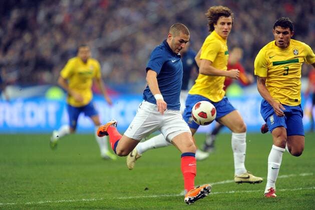 Paris - Frankreich - Brasilien - Karim BENZEMA (FRA, li.) gegen THIAGO SILVA (re.) und David Luis (beide BRA) - AnthonyxBibardxFEP - 