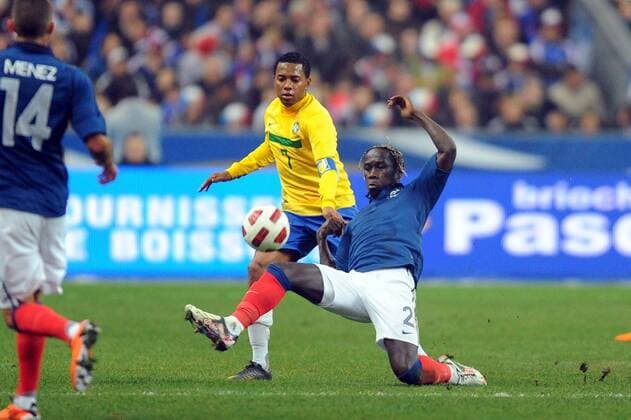 Paris - Frankreich - Brasilien - ROBINHO (BRA, li.) - Bakary SAGNA (FRA) - AnthonyxBibardxFEP - 