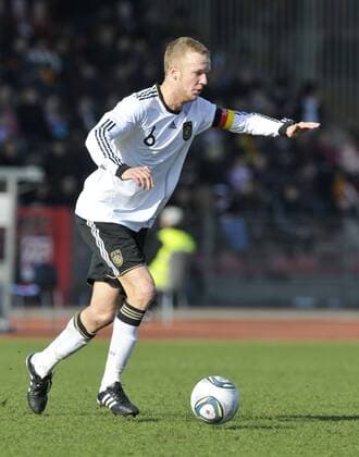 Fussball-Länderspiel U20 Herren Deutschland (weiss) - Italien (blau) im Niederrhein Stadion Oberhausen am 9.2.2011 -- Kevin Vogt