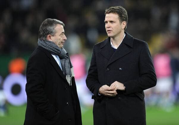09-02-2011, DFB Fussball Länderspiel, DEUTSCHLAND - ITALIEN 1-1 Teammanager Oliver Bierhoff (Deutschland), re., im Gespräch mit DFB Generalsekretär Wolfgang Niersbach