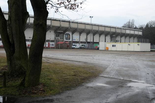 Fußball, Stadiongeschichte Kickers Offenbach 11.02.2011, Offenbacher Kickers, das Stadion Bieberer Berg vor dem Umbau o0 Stadionumbau, Bau