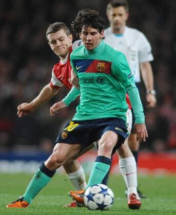 Football - Champions League - Arsenal London (red) vs. FC Barcelona (green) 16 02 2011 Lionel Messi (Barcelona) Jack Wilshere (Ars) --- 