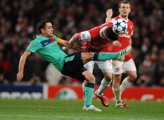Football - Champions League - Arsenal London (red) vs. FC Barcelona (green) 16 02 2011 Xavi Hernandez (Barcelona) Cesc Fabregas (Ars) --- 