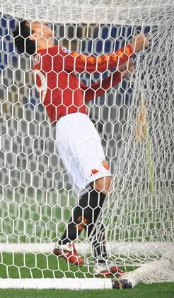 Nicolas Burdisso (roma) --- AS Rom (rot) vs FC Shakhtar Donetsk (weiß) UEFA Champions League, Stadio Olimpico, Roma, 16 02 2010 massimoxoliva