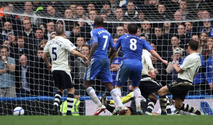 Chelseas Frank Lampard (8) scoring his sides opening goal --- Chelsea FC vs. Everton FC EDITORIAL USE ONLY. No use with unauthorised audio, video, data, fixture lists, club league logos or live services. Online in-match use limited to 120 images, no video emulation. No use in betting, games or single club league player publications. o0 Tor