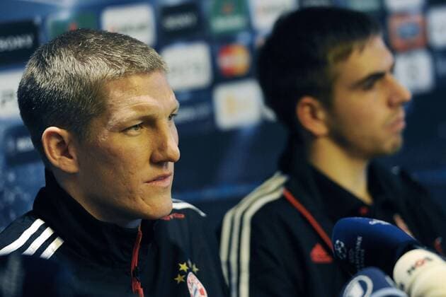 Mailand, Pressekonferenz des FC Bayern München - Philipp Lahm (R) und Bastian Schweinsteiger 