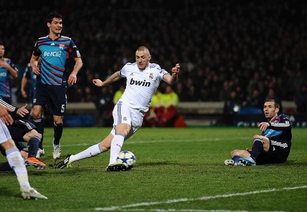 Olympique Lyon (blue) - Real CF Madrid (white), Karim Benzema of Real Madrid scores the opening goal having come on as a substitute -  o0 Tor, Treffer, Gegentor