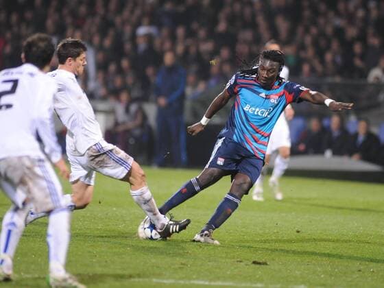 Olympique Lyon (blue) - Real CF Madrid (white), Bafetibis Gomis (Lyon) - Ricardo Carvalho (Real) xFredericChambertx 